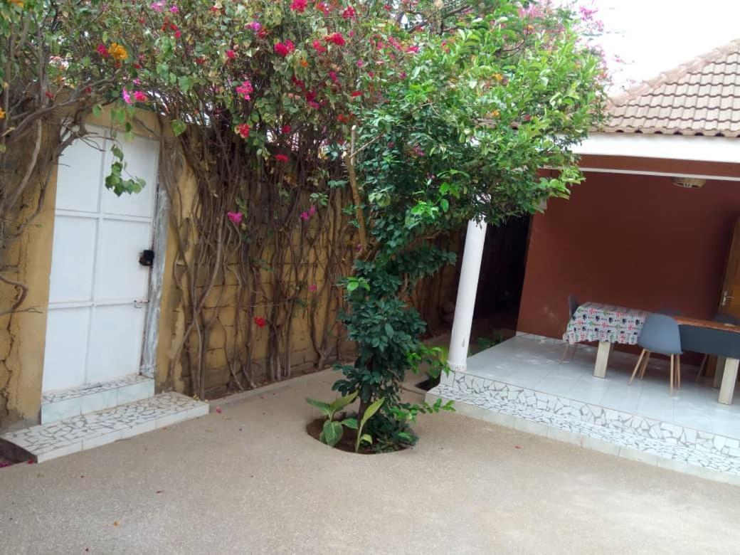 Bed and Breakfast Chez Coumba et Daniel Saly Portudal Exterior foto